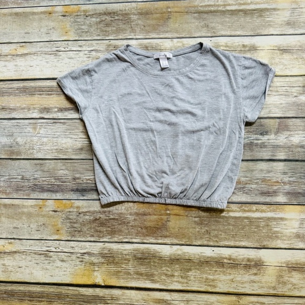 Girls cute gray cropped t shirt! Size 12